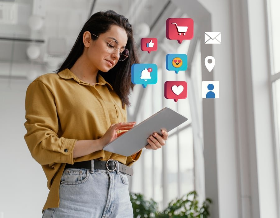 Managing social media on a tablet